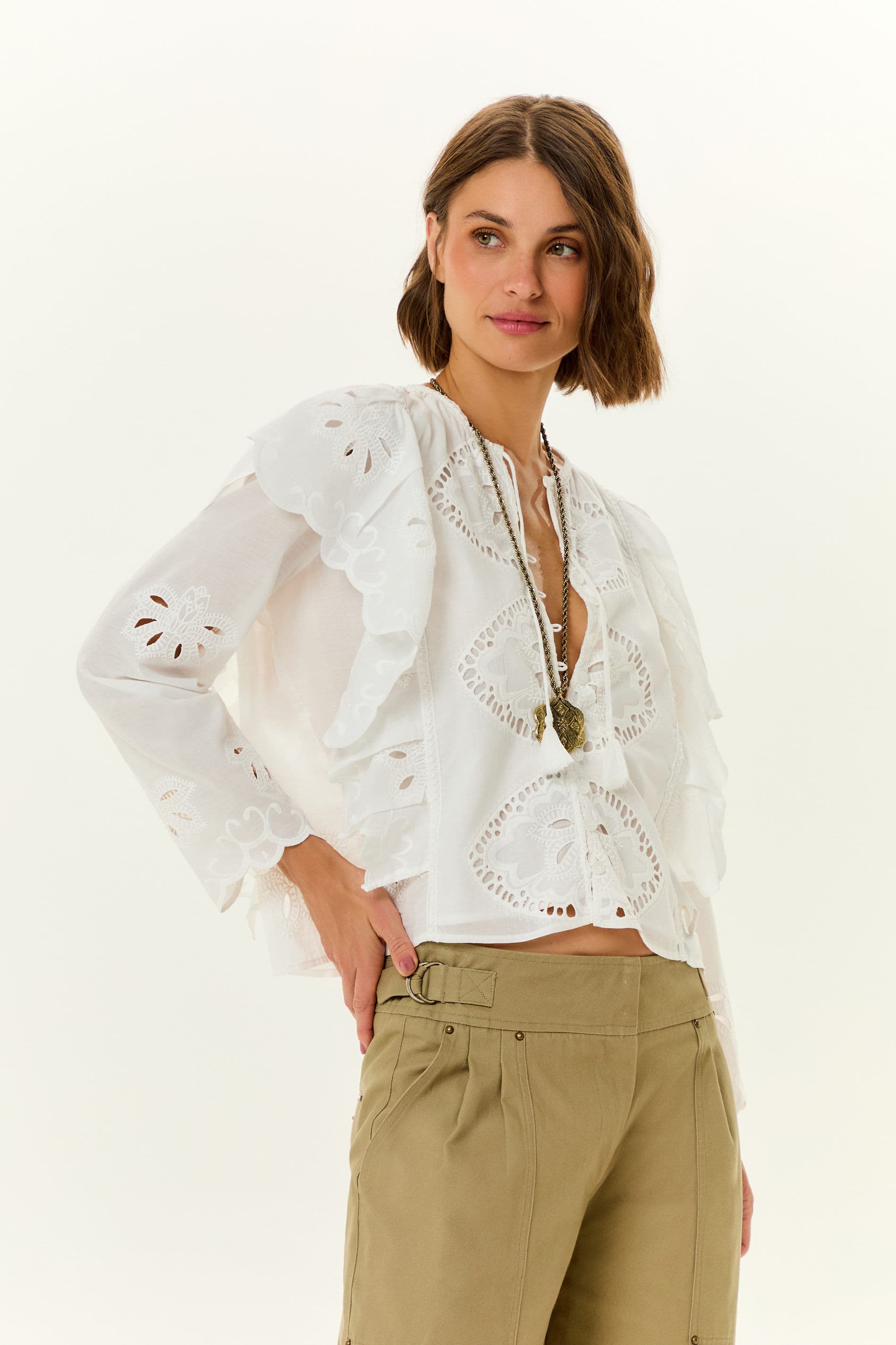 Blusa Manga Longa Bordado Lotus